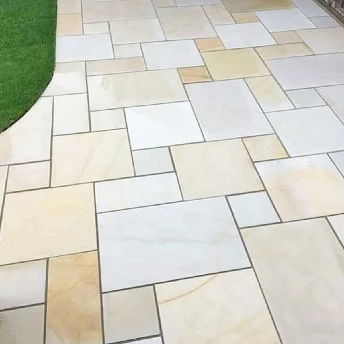 Sawn Mint Indian Sandstone Paving Slabs - Patio Kit - 20mm